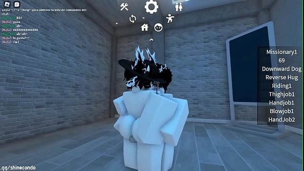 Chicas traviesas se divierten en roblox jeje~~